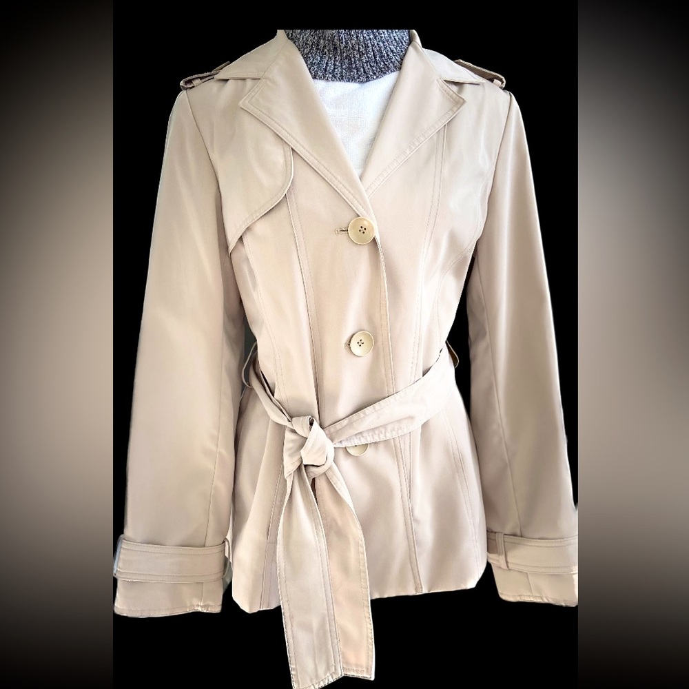 Esprit Rain Jacket/Trench.  Ladies Medium.  Worn once.
